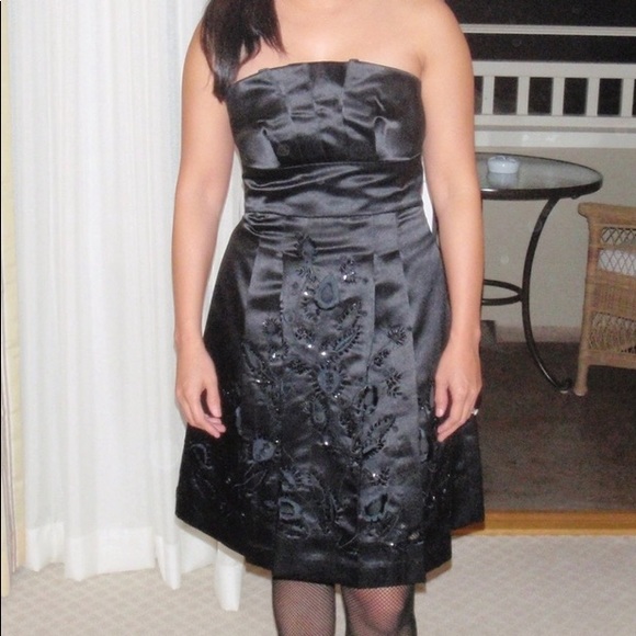 Like new BCBGMAXAZRIA cocktail dress size 4 - Picture 3 of 4